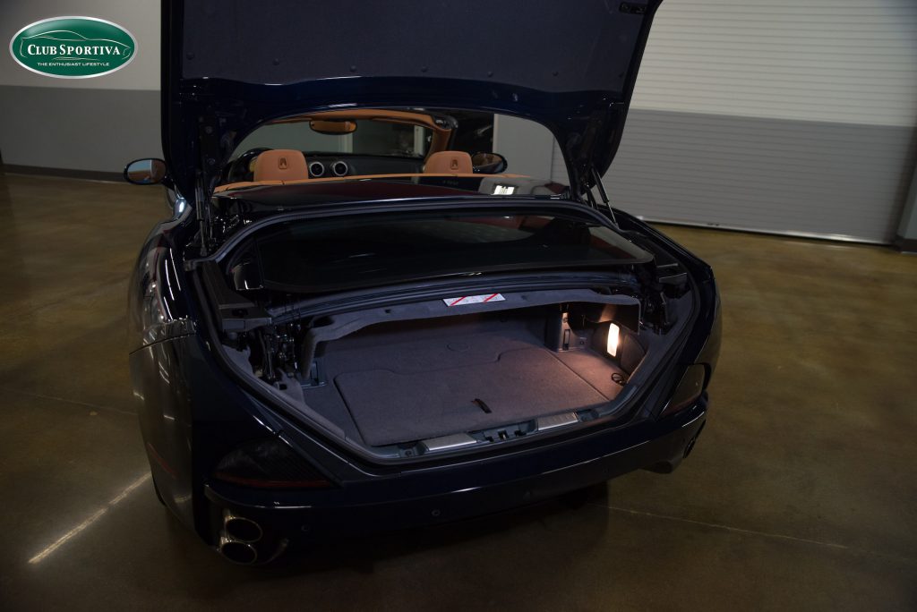 club-sportiva-ferrari-california-blu-pozzi-trunk